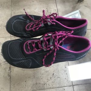 Merrill lightweight black size9 vibrant soles